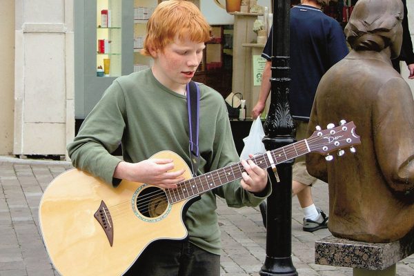 Ed-Busking-at-13-yrs-old-John-Sheeran title=